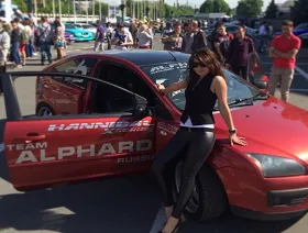 Громкие автомобили на выставке в "Ленэкспо"