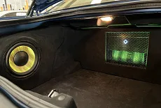 Dodge Challenger: Замена акустики в вместо штатного Alpine