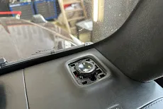 Модернизация аудиосистемы в Mercedes G500: многожанровая аудиосистема, яркая и с басом!