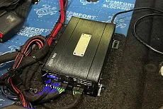 Geely atlas: По штатным местам, без сабвуфера, много баса.