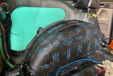 Шумоизоляция Volkswagen Touareg: улучшение акустического комфорта и повышение качества звука