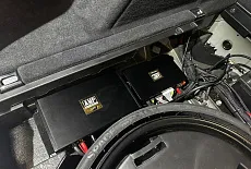 Создание акустической системы в автомобиле Audi Q5  с акцентом на качество звучания: выбор компонентов и результаты