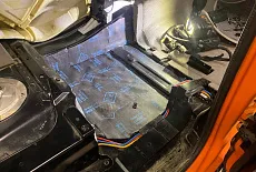 Шумоизоляция Volkswagen Touareg: улучшение акустического комфорта и повышение качества звука