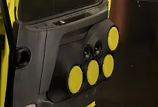 Создание громкой аудиосистемы на грузовике Volvo FH13: выбор компонентов, изготовление подиумов и подключение