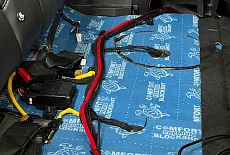 Geely atlas: По штатным местам, без сабвуфера, много баса.