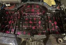 Шумоизоляция Volkswagen Touareg: улучшение акустического комфорта и повышение качества звука