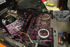 Шумоизоляция Volkswagen Touareg: улучшение акустического комфорта и повышение качества звука