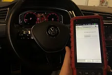 VW Tiguan установка сабвуфера
