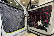 Porsche Cayenne: Шумоизоляция салона 