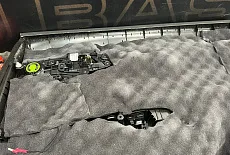 Geely atlas: По штатным местам, без сабвуфера, много баса.