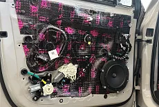 Porsche Cayenne: Замена аудиосистемы Bose