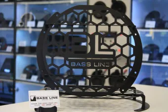 Купить Сетка под сабвуфер 3D 25см(10") (металл сота) с логотипом BASS LINE - купить, 1 400 руб.