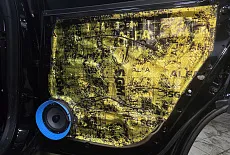 Почему в Geely Okavango плохо играет музыка и как улучшить звук: динамики 16,5 см и шумоизоляция дверей