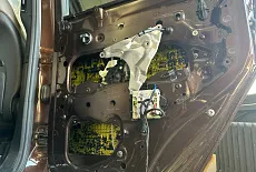 Модернизация аудиосистемы в Mercedes G500: многожанровая аудиосистема, яркая и с басом!