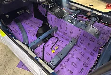 Dodge Challenger: Замена акустики в вместо штатного Alpine