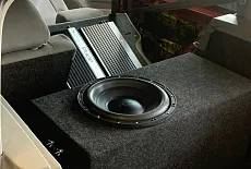 Установка аудиосистемы в автомобиль хэтчбек VW Golf 4 с использованием материалов SGM и компонентов Audison и Pride