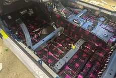 Dodge Challenger: Замена акустики в вместо штатного Alpine