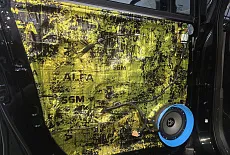 Почему в Geely Okavango плохо играет музыка и как улучшить звук: динамики 16,5 см и шумоизоляция дверей