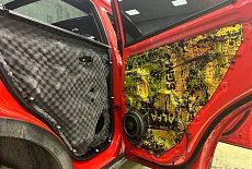 Geely coolray: Аудиосистема по штатным местам.