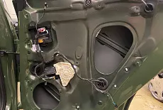 Шумоизоляция и улучшение акустических характеристик дверей Audi Q5: эффективное решение для идеального звука