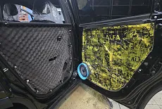 Почему в Geely Okavango плохо играет музыка и как улучшить звук: динамики 16,5 см и шумоизоляция дверей