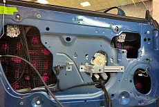 Dodge Challenger: Замена акустики в вместо штатного Alpine