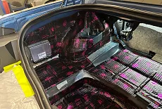 Dodge Challenger: Замена акустики в вместо штатного Alpine