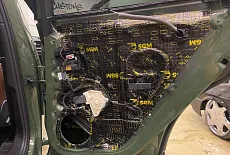 Шумоизоляция и улучшение акустических характеристик дверей Audi Q5: эффективное решение для идеального звука