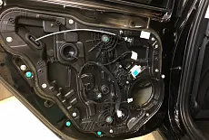 Kia K5. Замена тыловой акустики