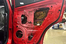 Geely coolray: Аудиосистема по штатным местам.