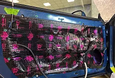 Dodge Challenger: Замена акустики в вместо штатного Alpine