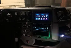 Создание громкой аудиосистемы на грузовике Volvo FH13: выбор компонентов, изготовление подиумов и подключение