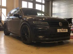 VW Tiguan установка сабвуфера