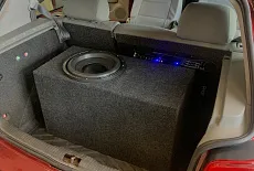 Установка аудиосистемы в автомобиль хэтчбек VW Golf 4 с использованием материалов SGM и компонентов Audison и Pride
