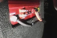 Mercedes w205.  Установка сабвуфера