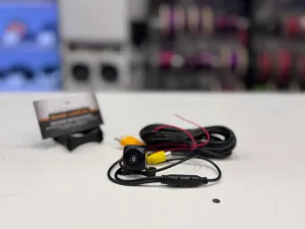 Купить Камера заднего вида универсальная RedPower Premium (чёрная) аналоговая - купить, 3 500 руб.