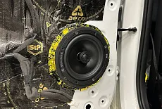 Kia K3: Максимум звука без изменения салона! 