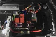 Mercedes w205.  Установка сабвуфера