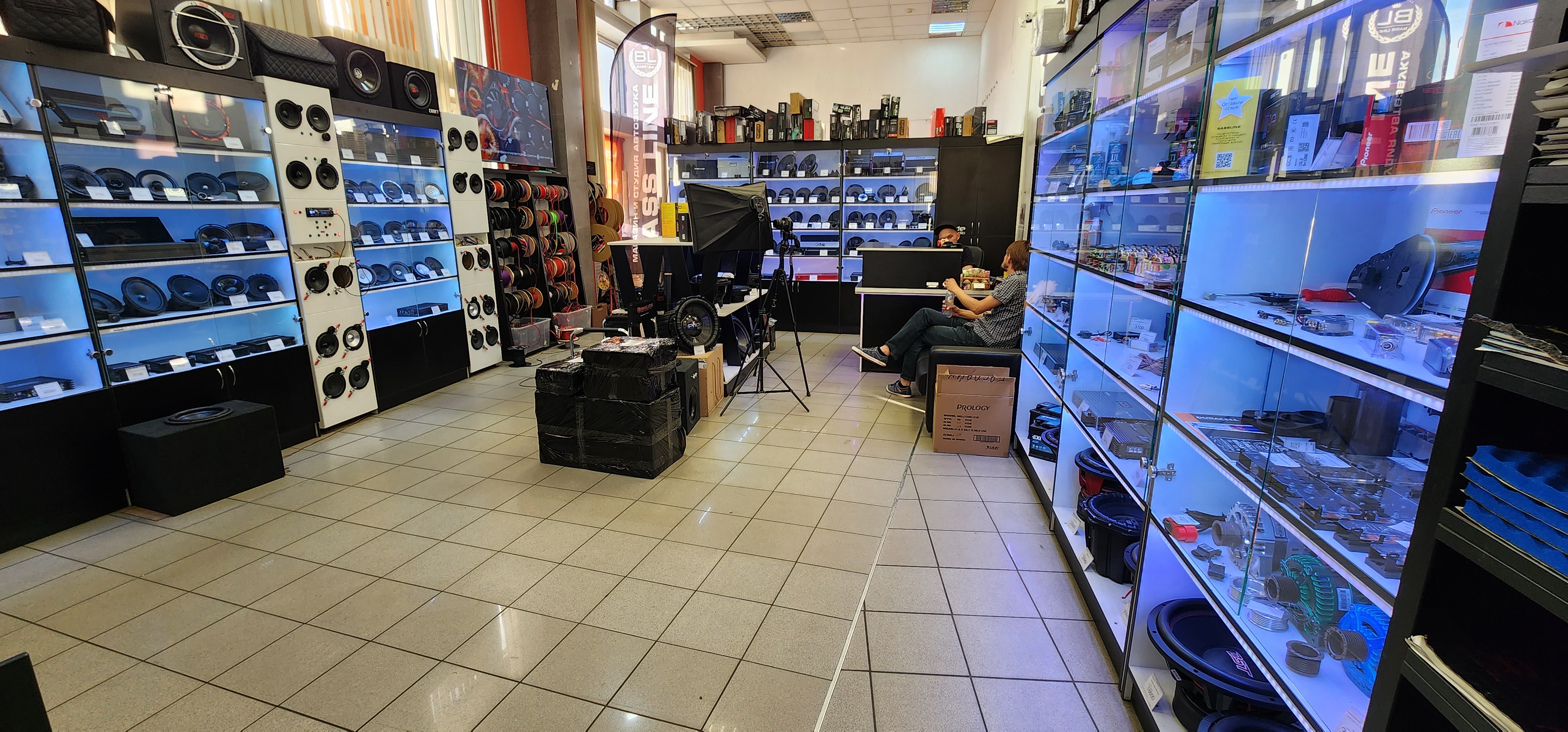 интерьер 2 внутри широко